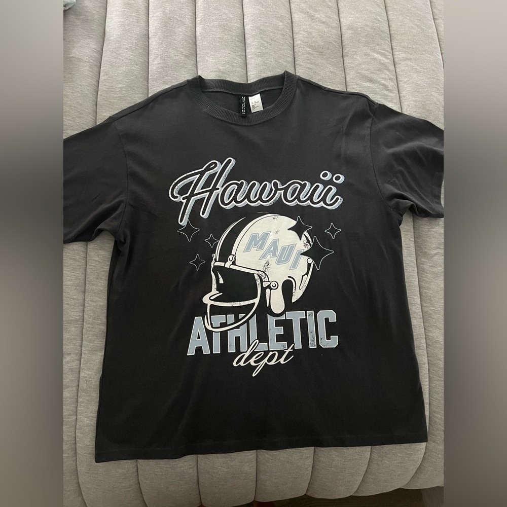 H&M graphite grey graphic t-shirt, worn once and in very good condition